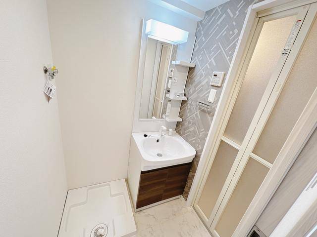 洗面設備　＊同タイプの部屋の写真です