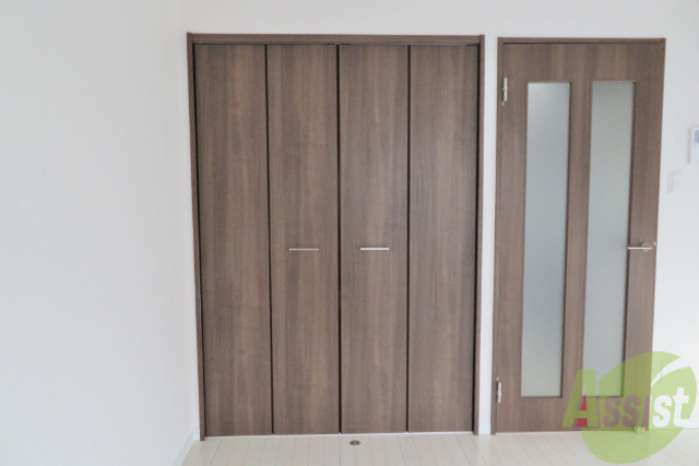 収納　クローゼットです。奥行もしっかりあります。