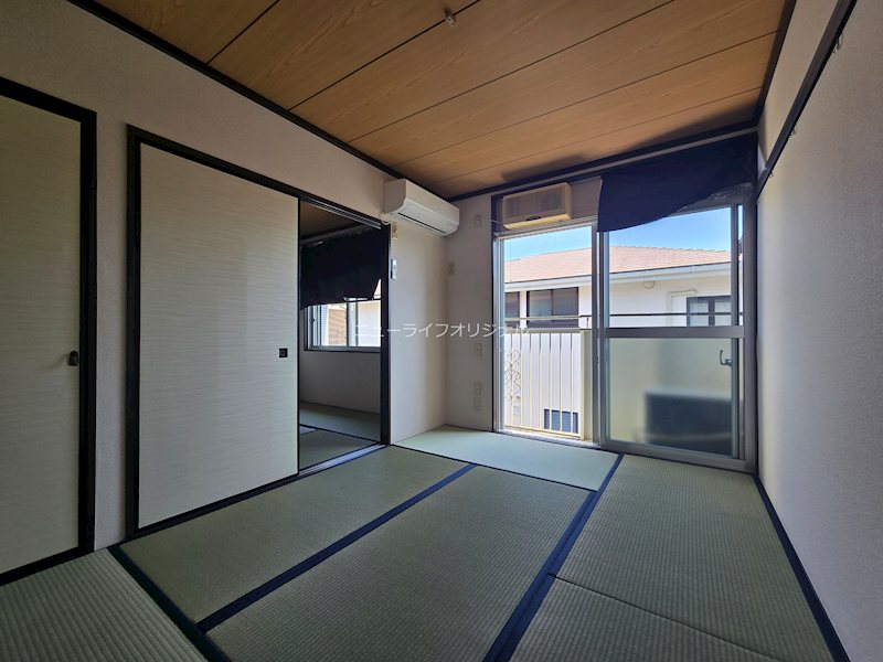 居室・リビング　5.4帖の和室です。