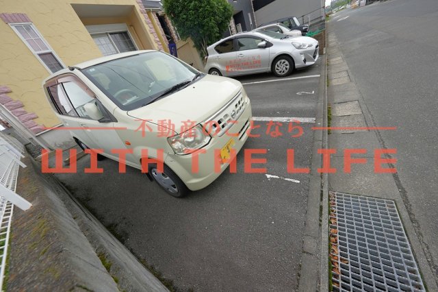 駐車場　駐車場に車を止められます