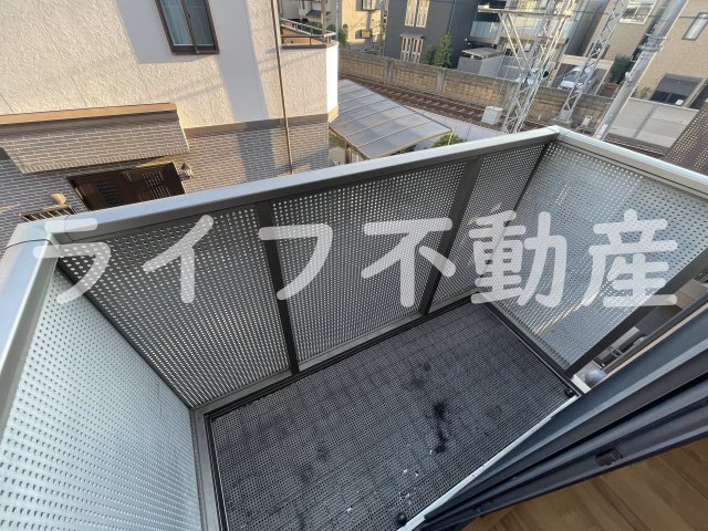 バルコニー　開放的で明るい空間を演出してくれるバルコニーです