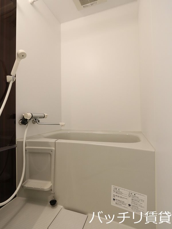 バス・シャワールーム　同型タイプの為、現状を優先致します。