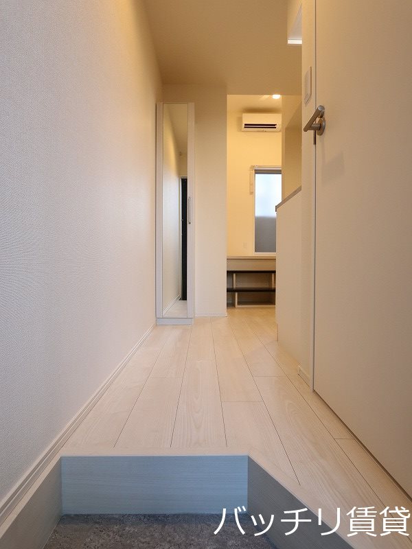 玄関　同型タイプの為、現状を優先致します。