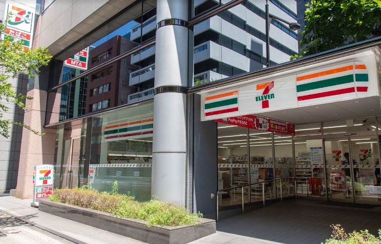 コンビニ　セブンイレブン八丁堀2丁目店（コンビニ）まで134m