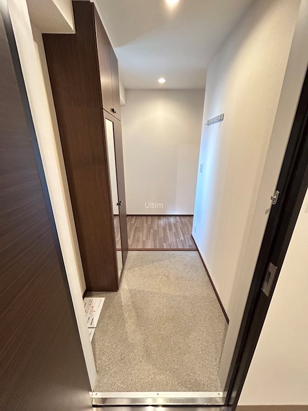 玄関　※別のお部屋の写真です