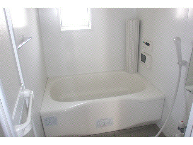 バス・シャワールーム　追焚機能付きなので、いつでも暖かい湯船に浸かれます