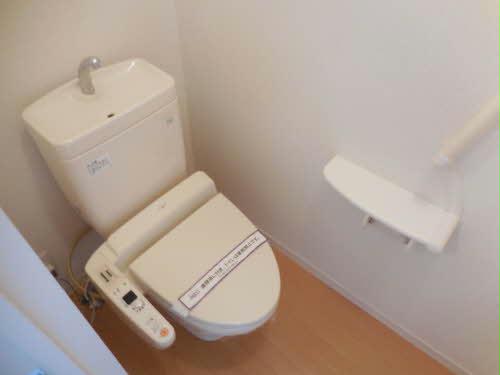 トイレ　便利な洗浄機能付き便座