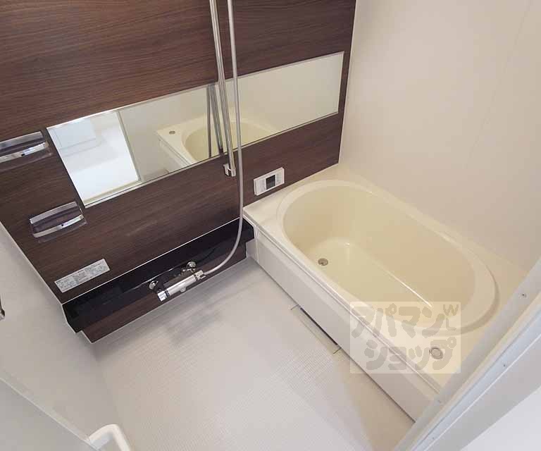 バス・シャワールーム　追い焚き付きバス。