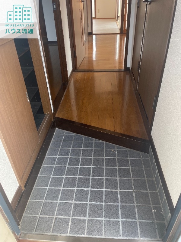 玄関　※別号室の写真になります。