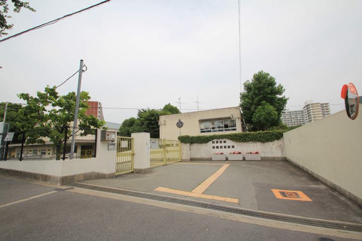 中学校　第十四中学校（中学校）まで734m