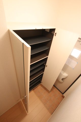 収納　シューズボックス