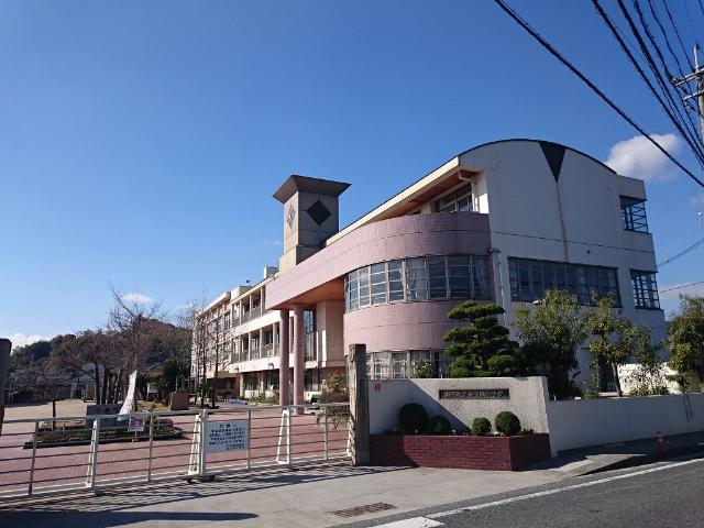 その他　里庄町立里庄東小学校（その他）まで217m