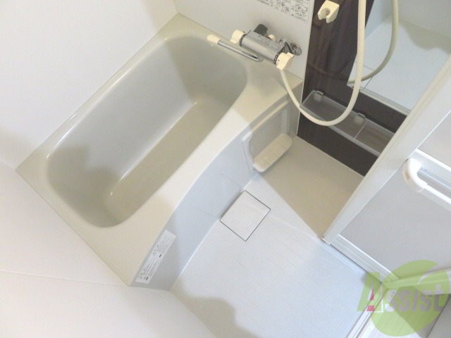 バス・シャワールーム　こちらの浴室で一日の疲れを癒しましょう。