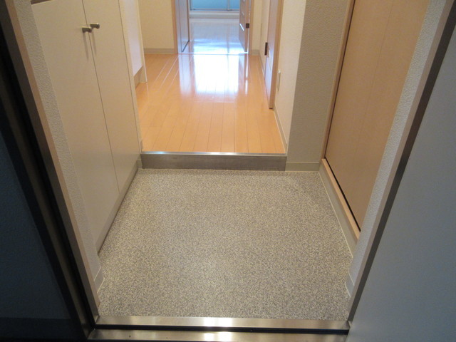 玄関　広めの玄関で高級感もあります
