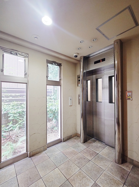 ロビー　ロビーＦ・エレベーター付き