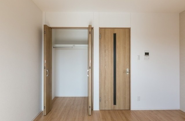 収納　ハンガーポール付のクローゼット