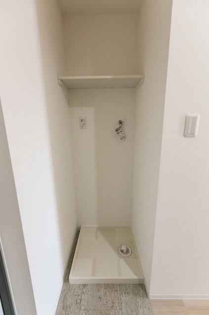 その他設備　防水パン付の室内洗濯機置場あります