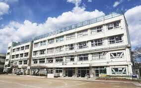 小学校　世田谷区立代沢小学校（小学校）まで823m