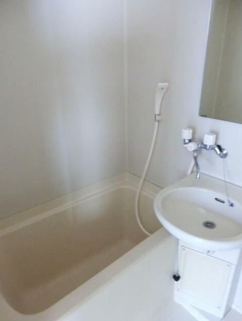 バス・シャワールーム　※別部屋参考画像です。