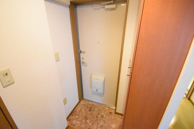 玄関　※別部屋参考画像です。