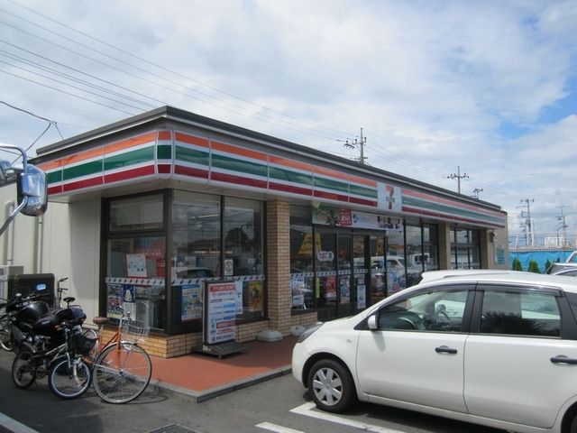 コンビニ　セブンイレブン八王子小宮町店（コンビニ）まで490m