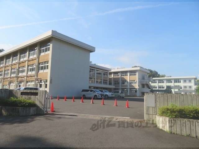 小学校　中舞鶴小学校（小学校）まで600m