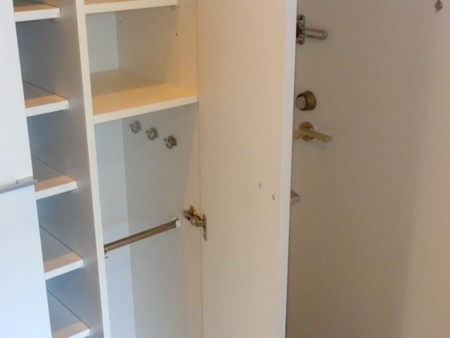 玄関　大型シューズボックス付き玄関・ディンプルキー