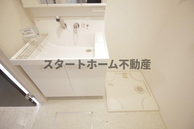 洗面設備　明るい洗面所です