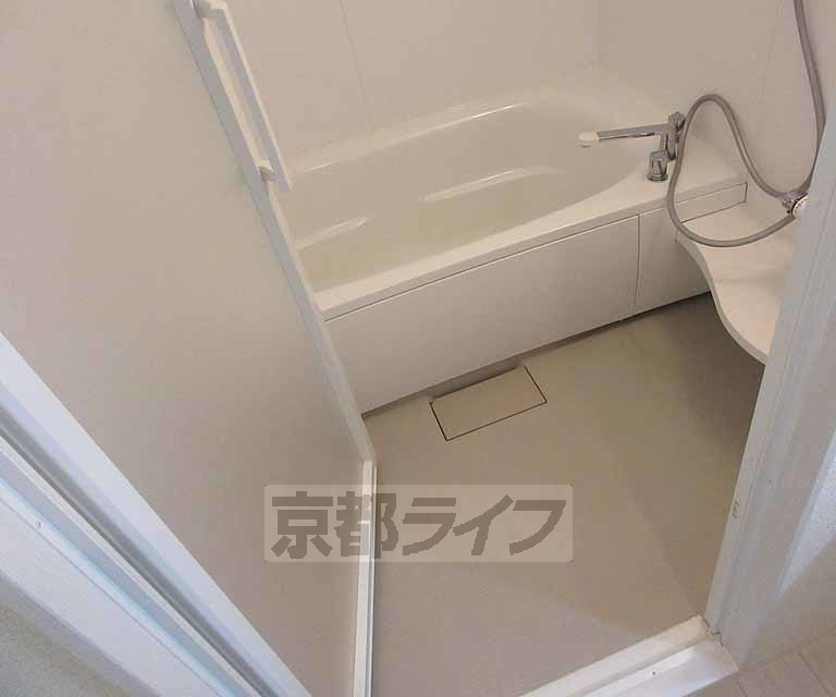 バス・シャワールーム　ひろびろお風呂です