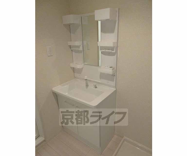 洗面設備　独立洗面台です