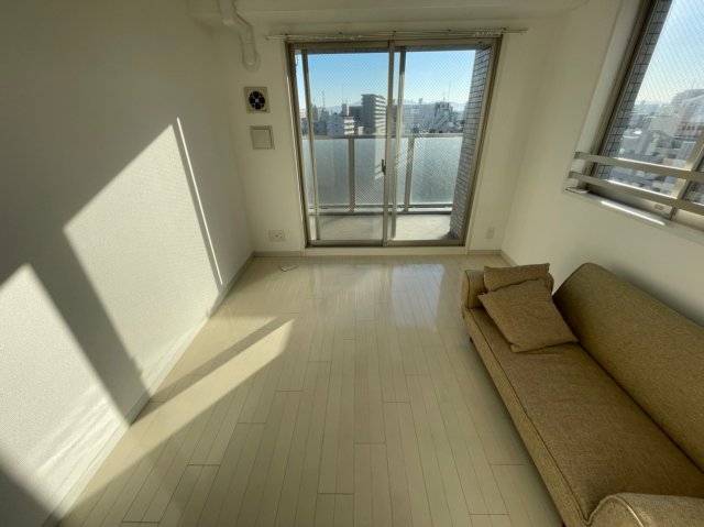 居室・リビング　イメージとして同建物他部屋を表示しています