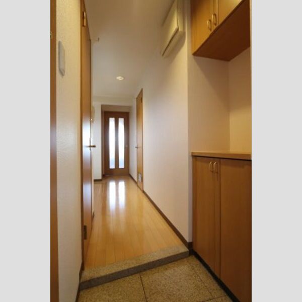 玄関　現状優先です。