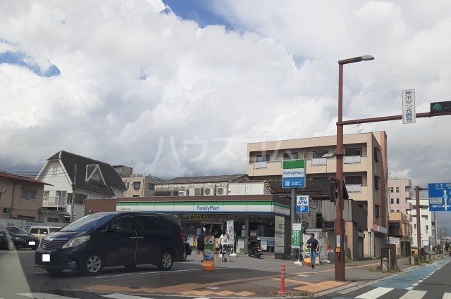 コンビニ　ファミリーマート宇都宮塙田三丁目店（コンビニ）まで748m