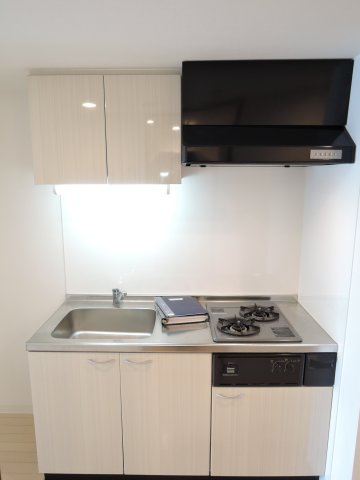 キッチン　同型タイプの写真です。色が異なる場合があります。現況優先。