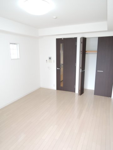 居室・リビング　同型タイプの写真です。色が異なる場合があります。現況優先。