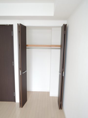 収納　同型タイプの写真です。色が異なる場合があります。現況優先。