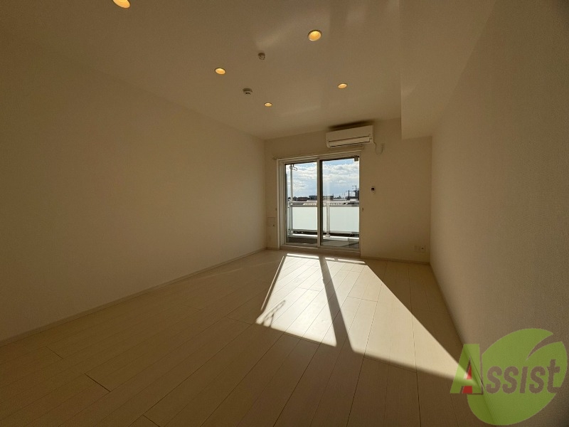 居室・リビング　９．０帖の洋室です。広々としており、陽当たり良好です。