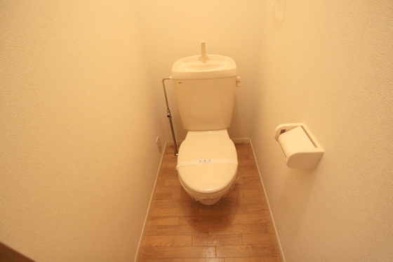 トイレ　※別号室の写真を使用しております。