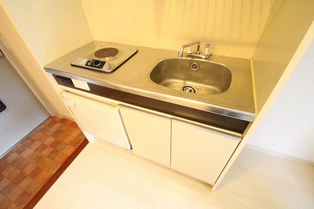 キッチン　同物件別号室の写真です。