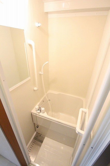 バス・シャワールーム　同物件別号室の写真です。