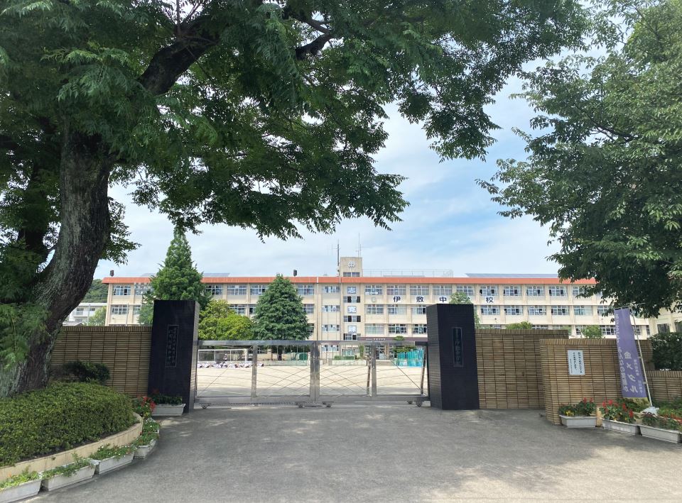 中学校　伊敷中学校（中学校）まで1500m