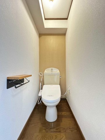 トイレ　ウォシュレット付き