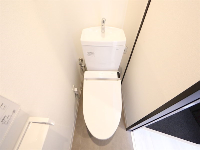 トイレ　温水洗浄暖房便座付トイレ