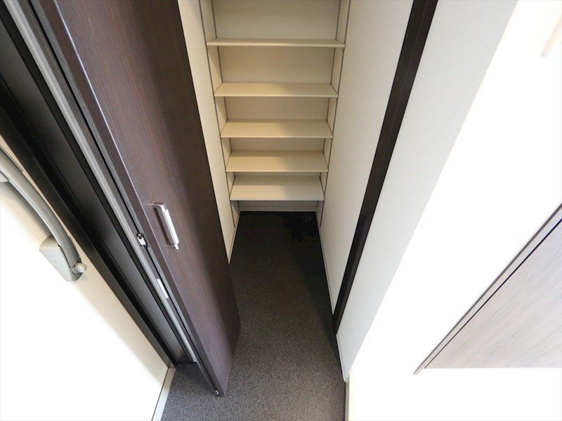 玄関　玄関　シューズボックス付（収納充実してます）