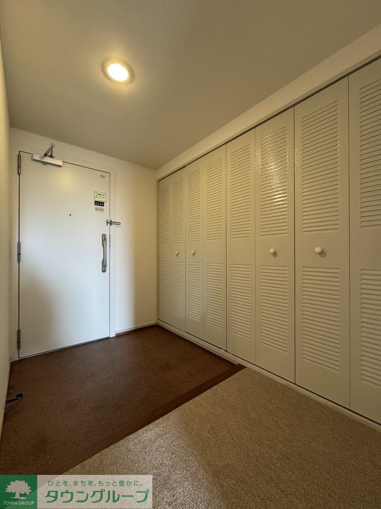 玄関　リビング/居室