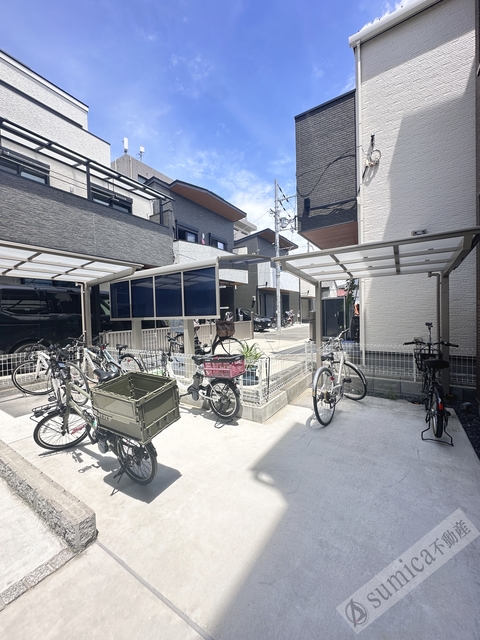 駐車場　屋根付きの駐輪場で雨の日も安心♪