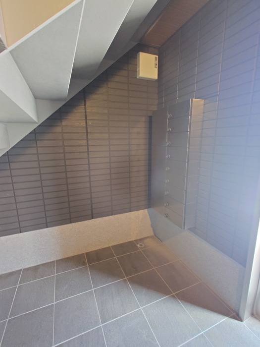 ロビー　郵便物受取口