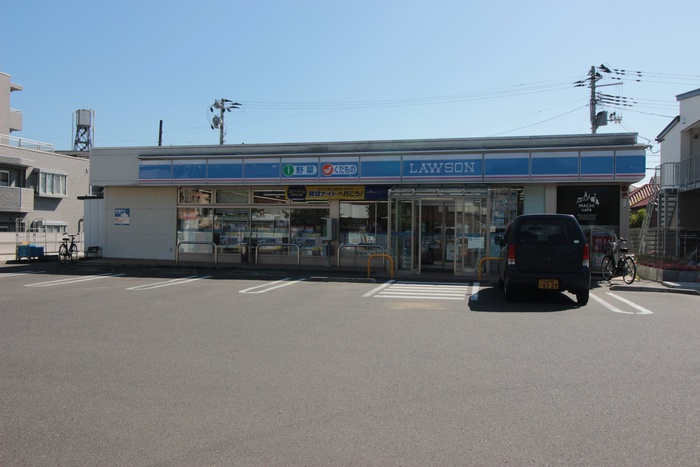 コンビニ　ローソン泉崎１丁目店（コンビニ）まで300m