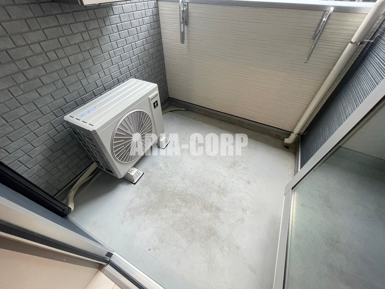 バルコニー　バルコニー、室内物干し、浴室乾燥と合計３ヶ所洗濯物干しOK