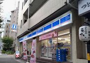 コンビニ　ローソン本郷一丁目店（コンビニ）まで345m
